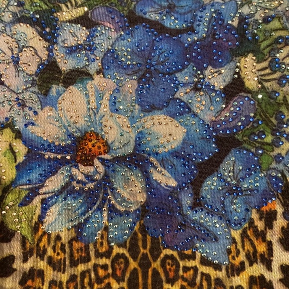 Nice blouse/ top. Comfy - Picture 8 of 8